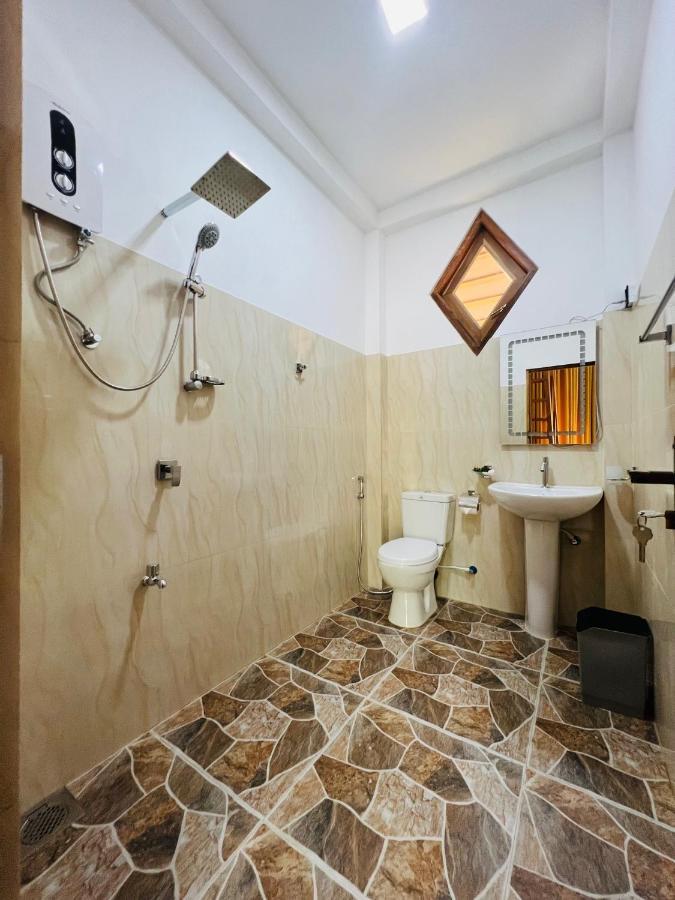 Turtle Wood Cabin Tangalle Exterior photo