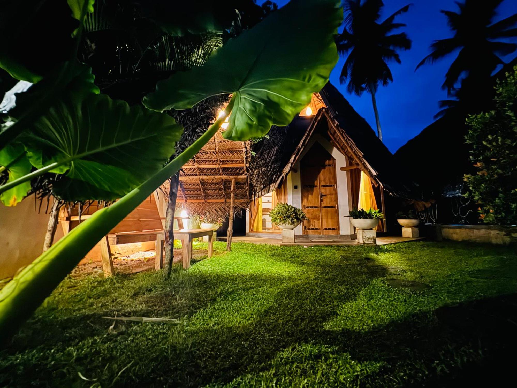 Turtle Wood Cabin Tangalle Exterior photo