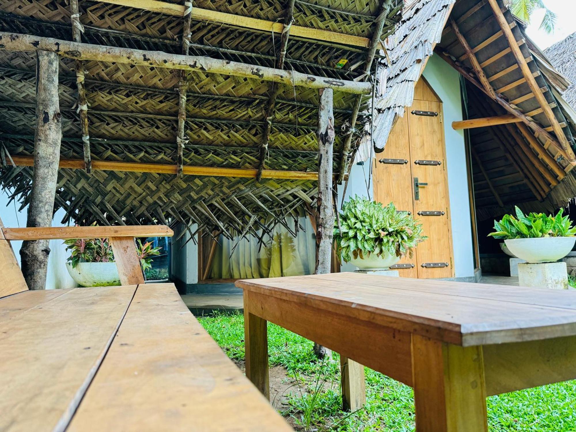 Turtle Wood Cabin Tangalle Exterior photo