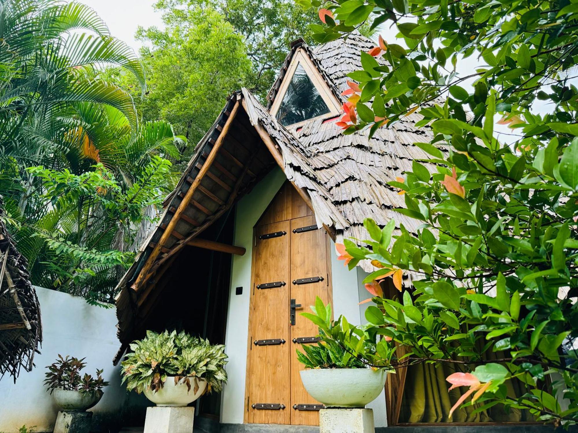 Turtle Wood Cabin Tangalle Exterior photo