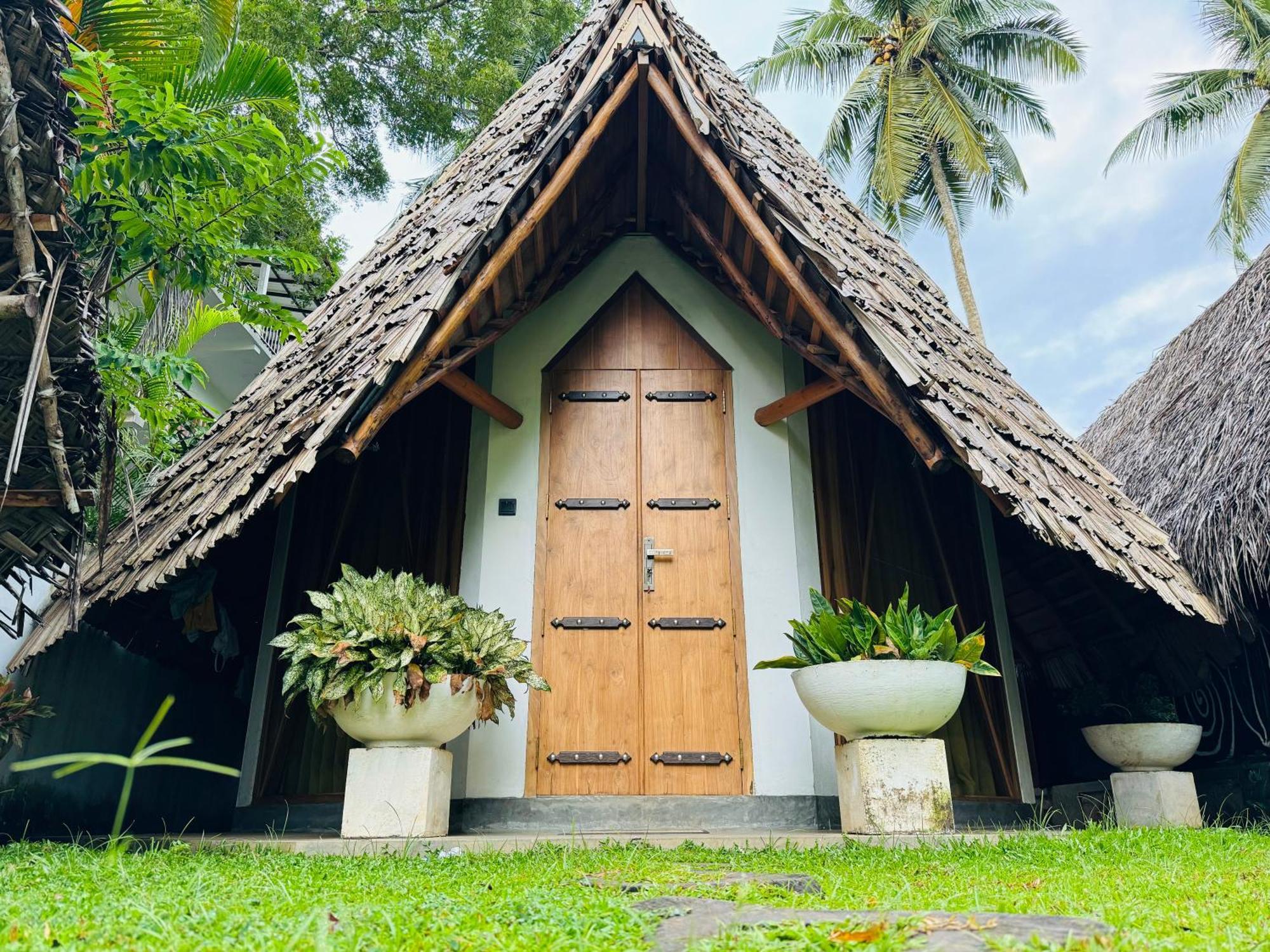 Turtle Wood Cabin Tangalle Exterior photo