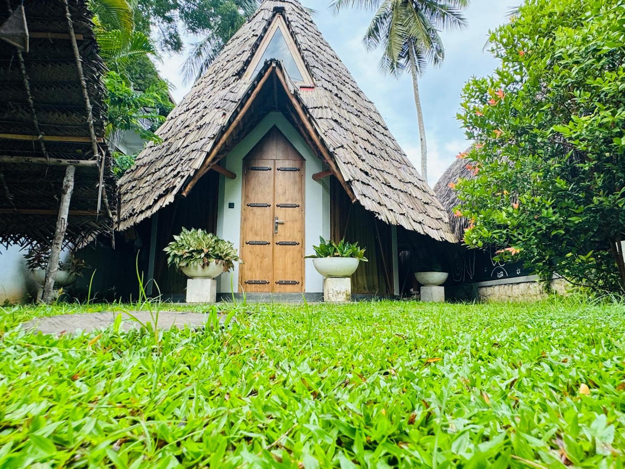 Turtle Wood Cabin Tangalle Exterior photo