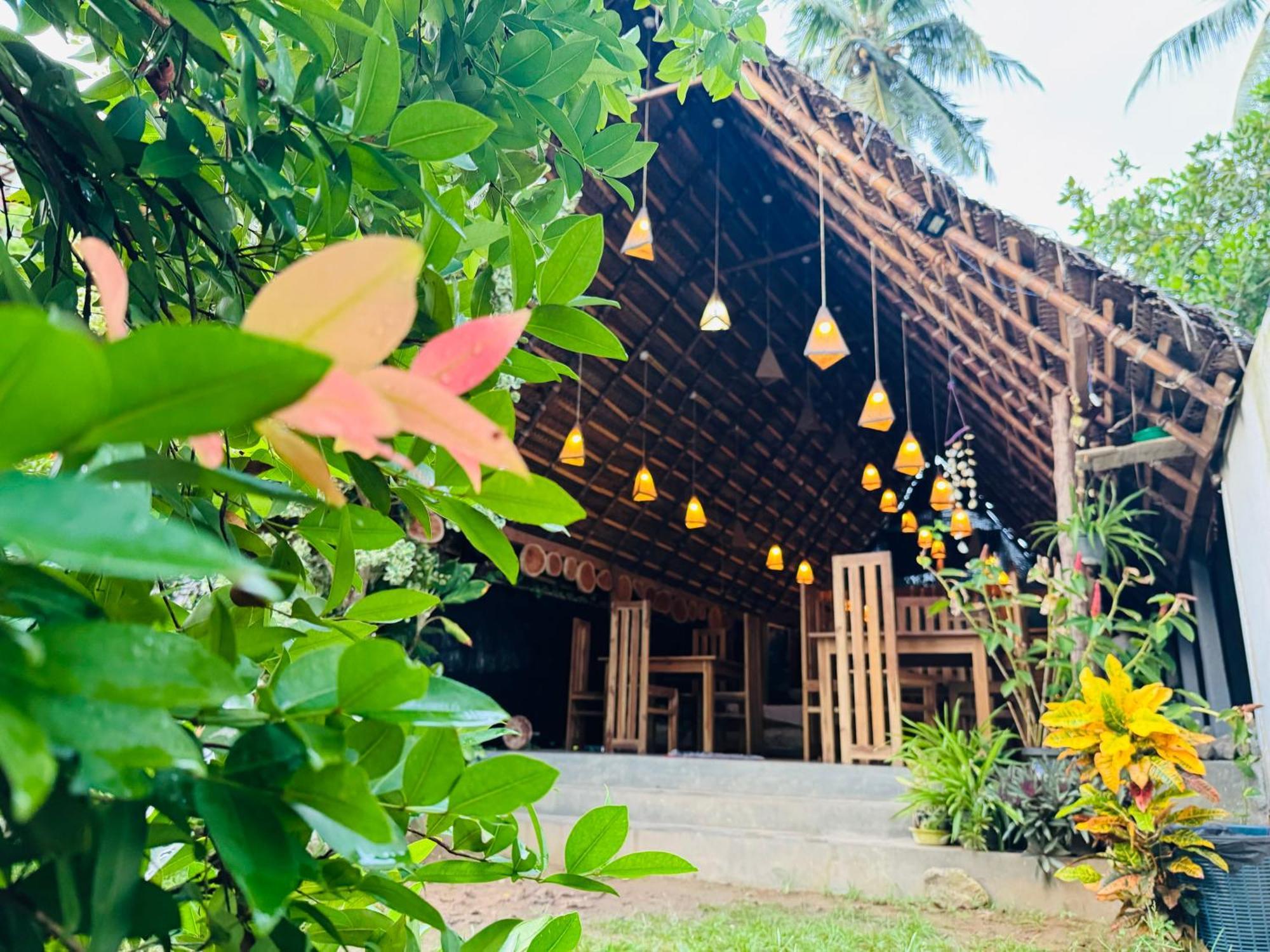 Turtle Wood Cabin Tangalle Exterior photo