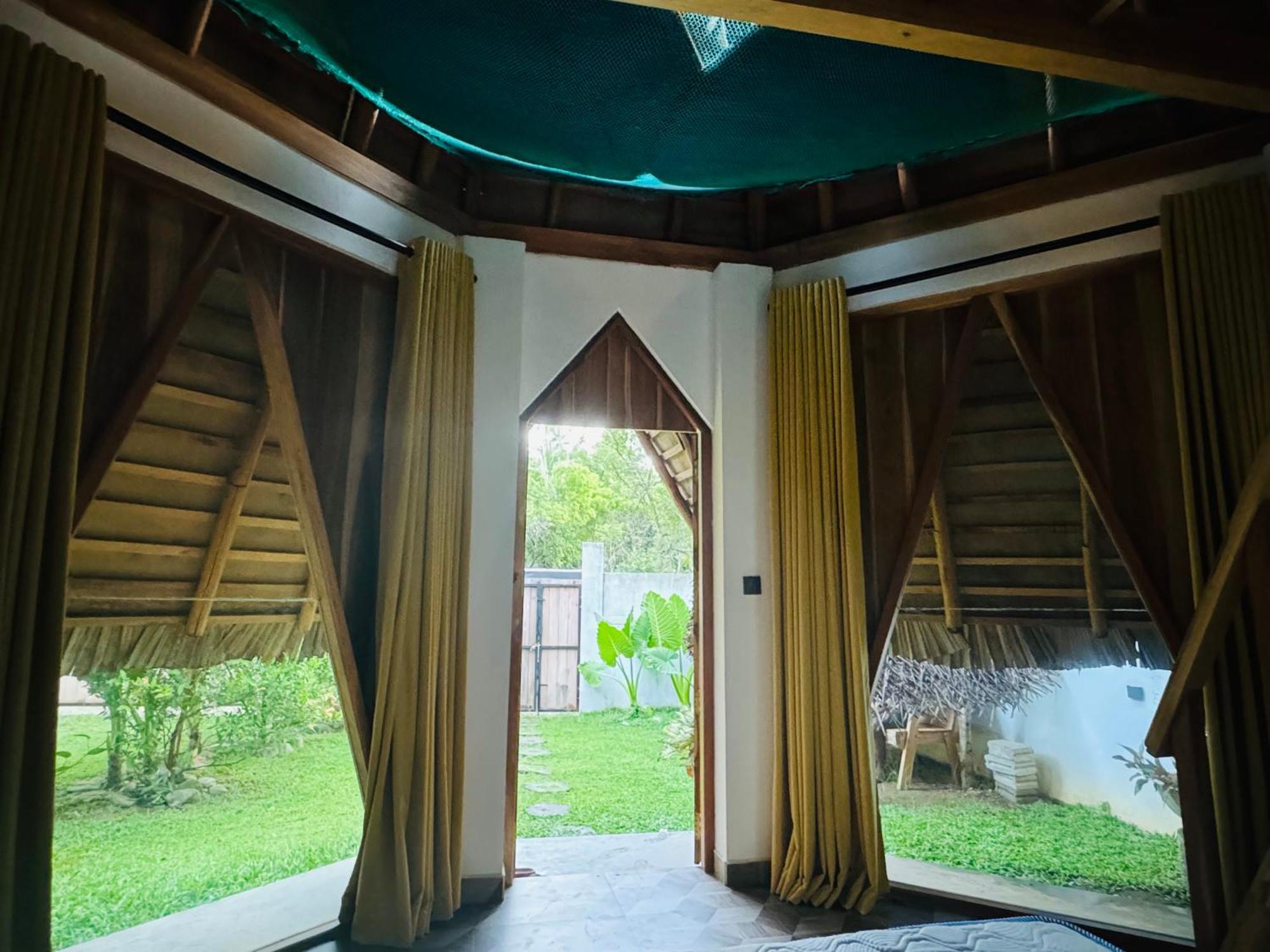 Turtle Wood Cabin Tangalle Exterior photo